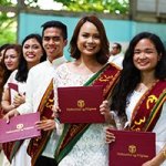 Showing their diploma folders proudly (Photo by Misael Bacani, UP MPRO)