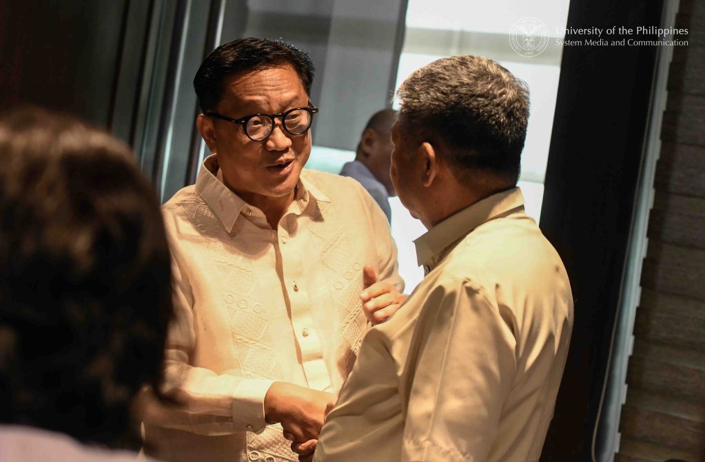 UP President Angelo Jimenez (left) greets His Excellency Jose Almodovar Cabrera III, ambassador extraordinary and plenipotentiary of the Philippine Embassy in Kuwait, at the meeting room in Quezon Hall, UP Diliman. Photo by Kevin Roque, UPS-MCO.