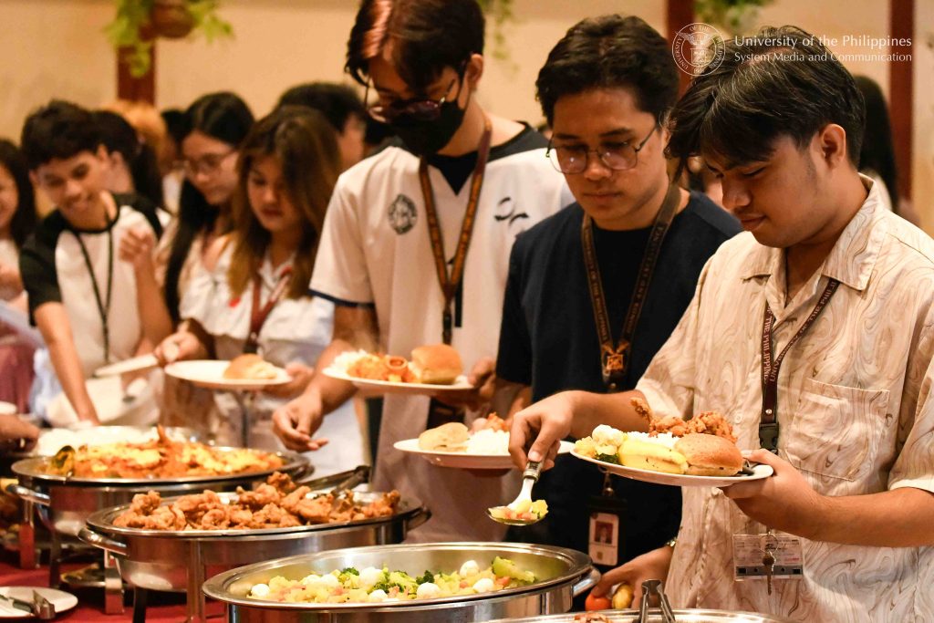 Student beneficiaries share a meal after the relaunch of the Lingap Tanghalian project.