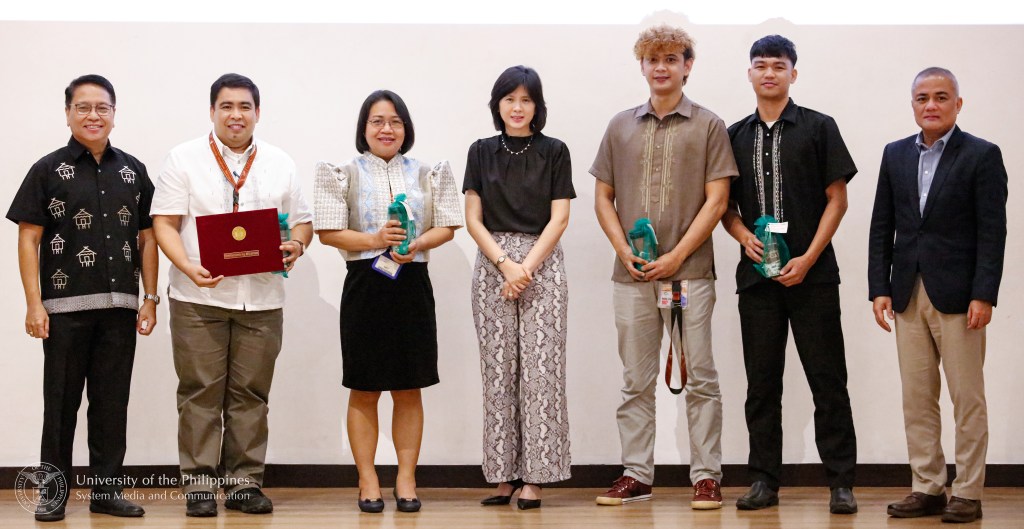 The UP ICE, headed by Director Jose Regin Regidor (second from left), was recognized by the OAdms as its Natatanging Katuwang. Joining them in the photo are OAdms Director Francisco De Los Reyes (leftmost), UP VPAA Lorraine Pe-Symaco (fourth from left), and UP VPRI Joel Joseph Marciano (rightmost). Photo by Misael Bacani, UPS-MCO.