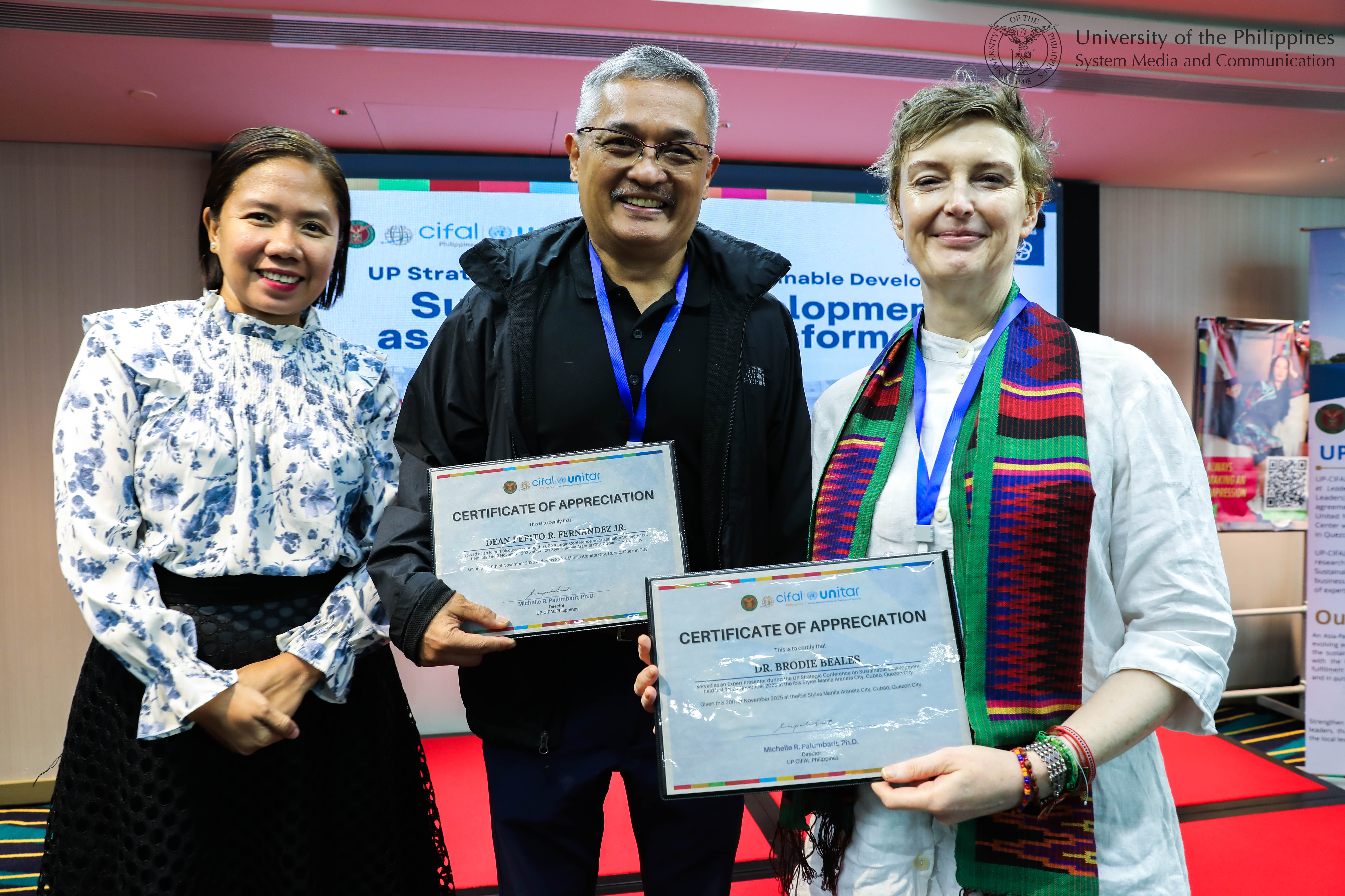 From left: UP-CIFAL Philippines Director Michelle Palumbarit presents certificates of appreciation to UP Visayas College of Arts and Sciences Dean Pepito Fernandez Jr. and CIFAL Newcastle Director Brodie Beales. Photo by Jonathan Madrid, UPS-MCO.