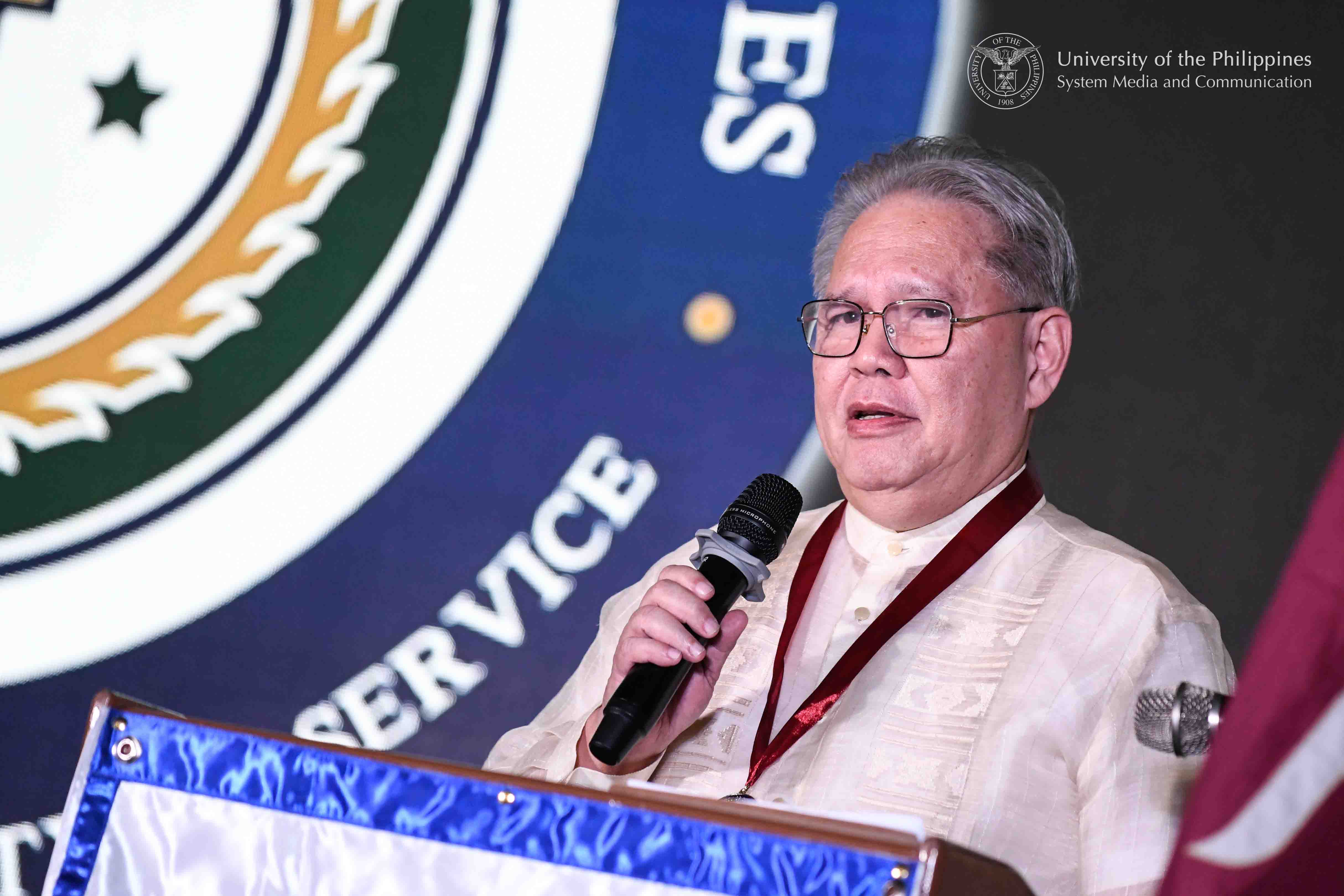 Atty. Rafael Morales presides over the Honor Society of the Philippines’ first general assembly held Jan. 30 at the Ang Bahay ng Alumni, UP Diliman. Photo by Kevin Roque, UPS-MCO.