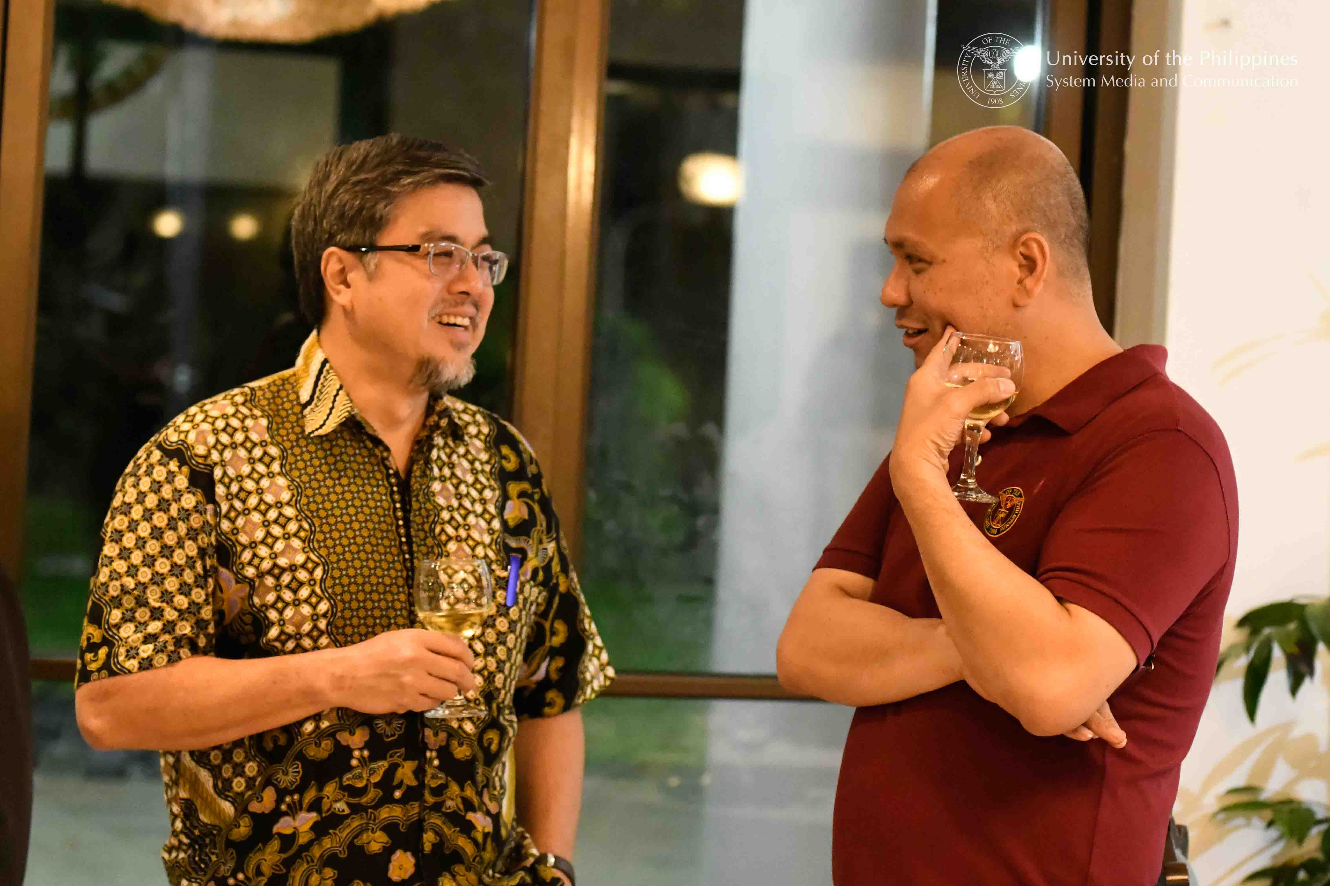 University officials exchange ideas with visiting professors. Photo by Kevin Roque, UPS-MCO.