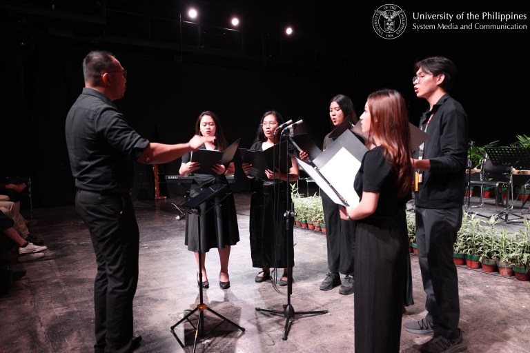 Students under the direction of UP Manila Chorale conductor John Steven Verrosa (leftmost) perform the Visayan folk song, “Dandansoy.” Photo by Bong Arboleda, UPS-MCO.