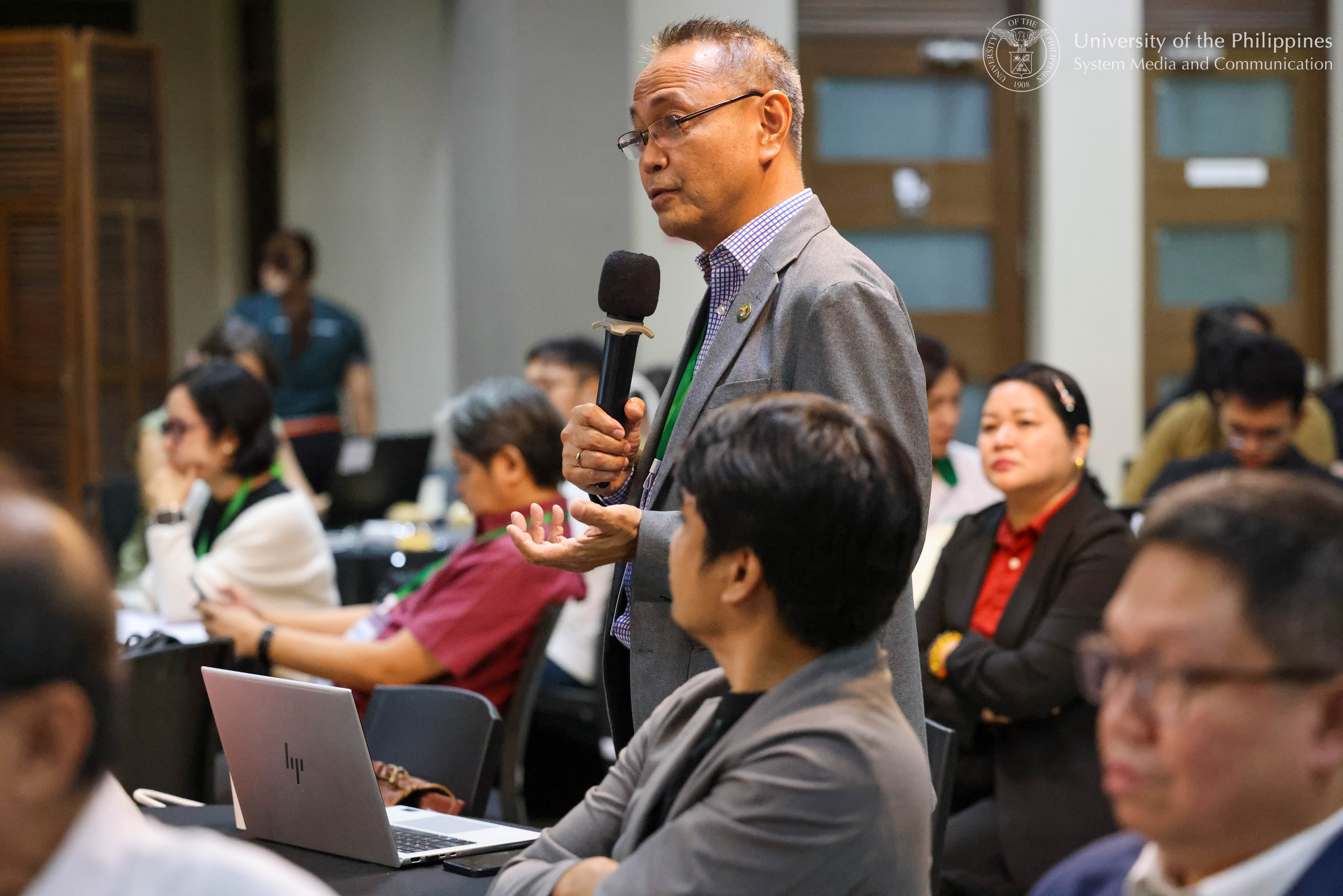 Dr. Nathaniel Bantayan of UP Los Baños asks a question during the open forum.
Photo by Jonathan Madrid, UPS-MCO.