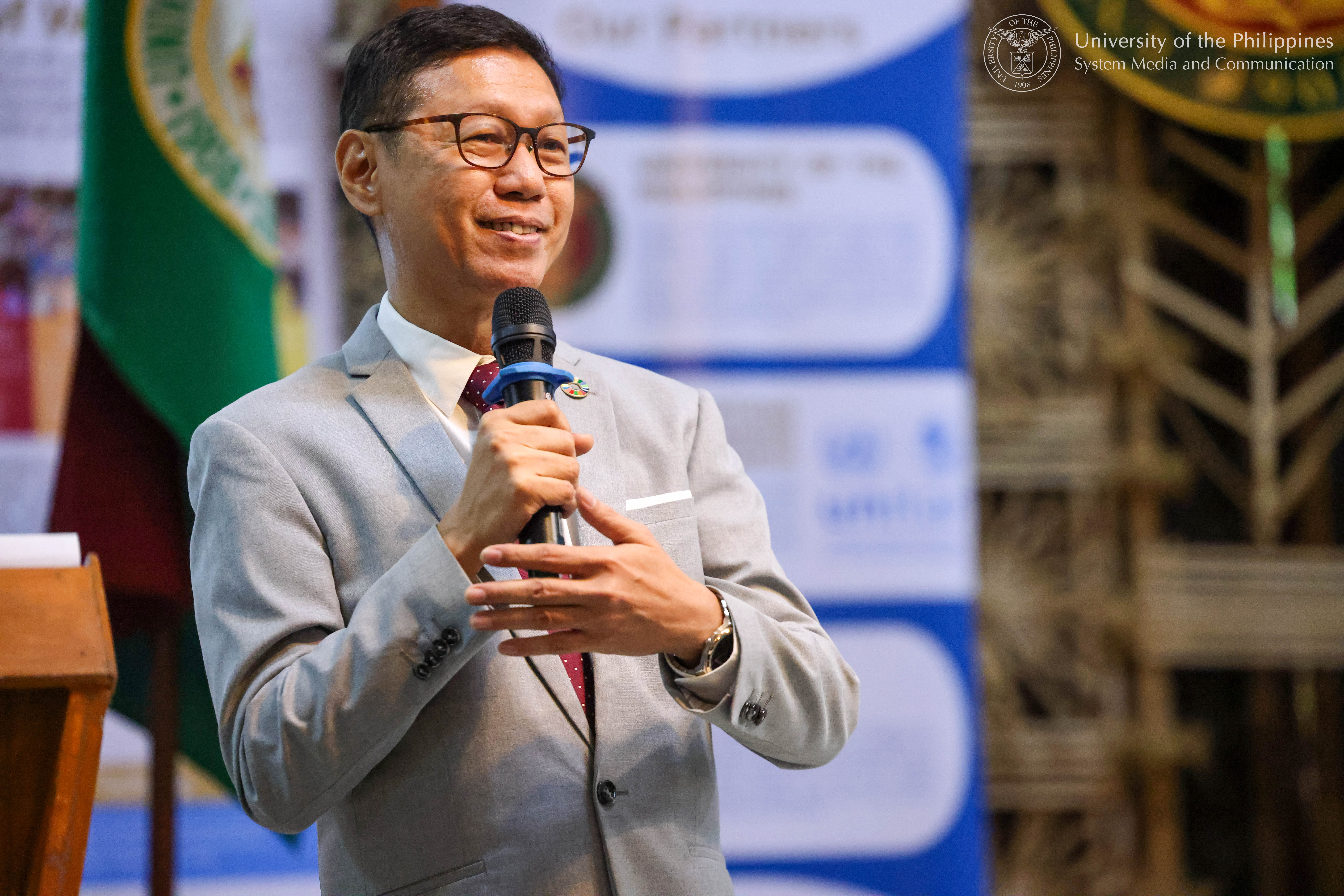 DLSU Jessie Robredo Institute of Governance Director Francisco Magno talks about university-LGU co-creation models for sustainable development.
Photo by Jonathan Madrid, UPS-MCO.