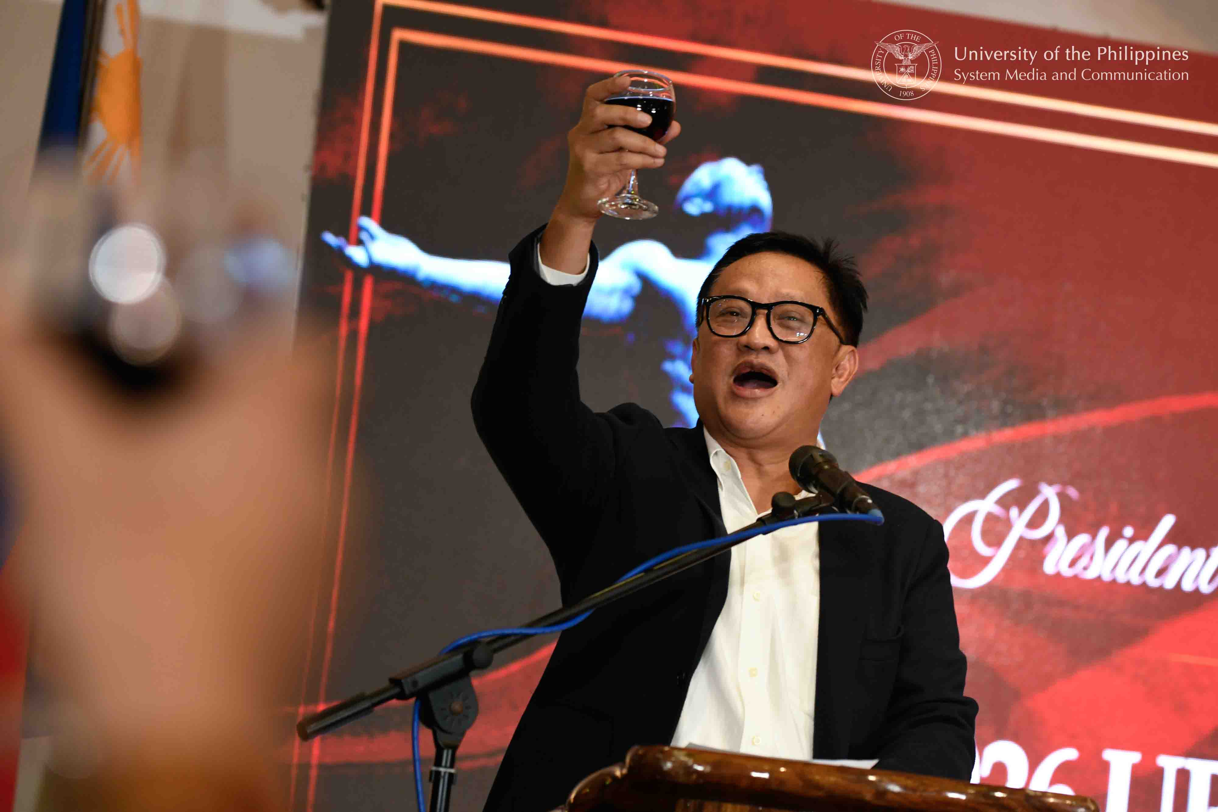 “To their remarkable achievements, their continuing service, and the lives they have touched and transformed,” says UP President Angelo Jimenez, inviting awardees and attendees to raise their glasses for a toast to the 2026 UPAA Awardees.
Photo by Kevin Roque, UPS-MCO.