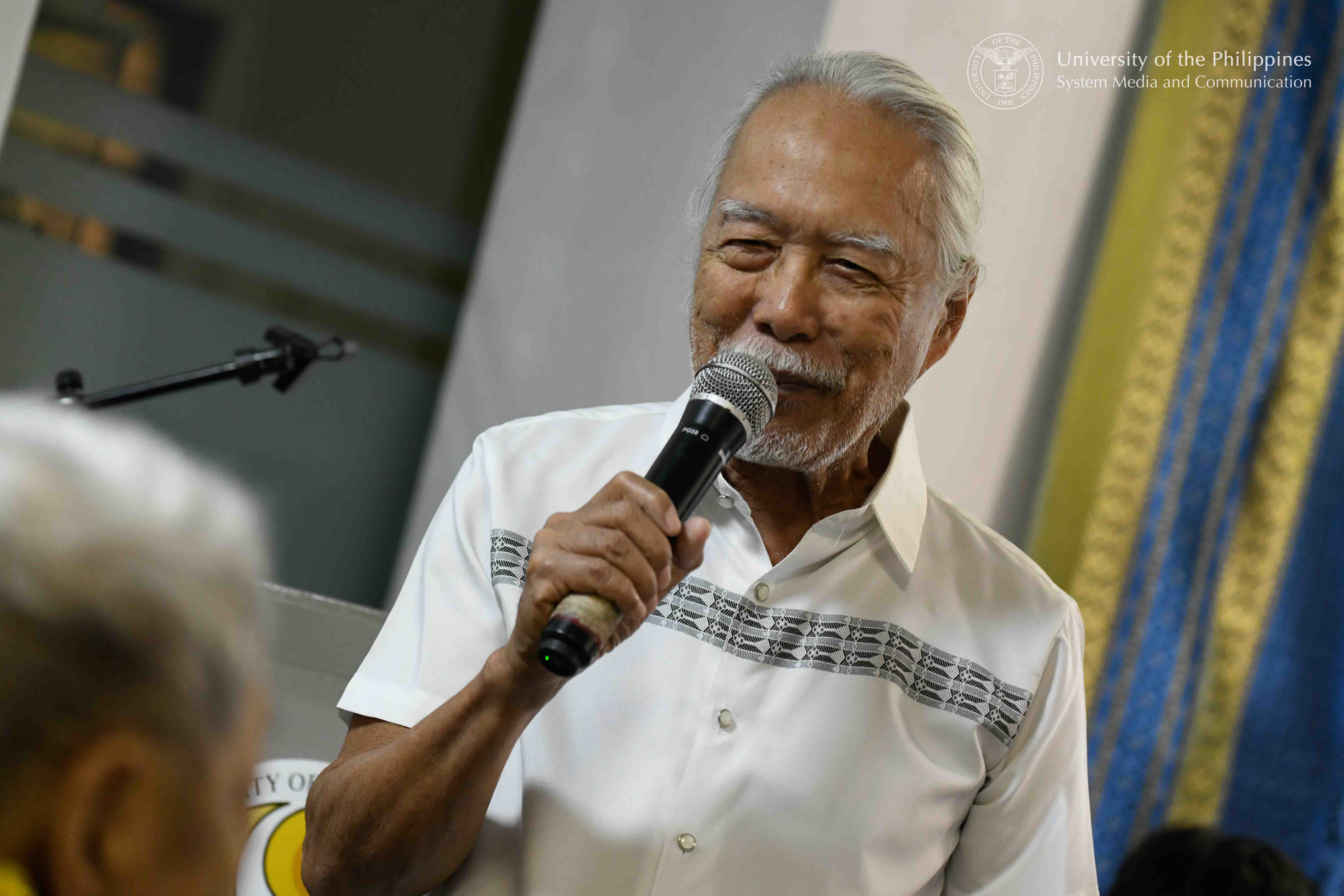 “Itinulak ni Dr. Covar ang isang payak, ngunit mapanghamong simulain: Maaari nating unawain ang ating pagiging Pilipino mula mismo sa ating sariling karanasan, wika, konsepto, at pananaw.” — says Professor Emeritus Apolonio Chua of the Departamento ng Filipino at Panitikan ng Pilipinas, UP Diliman.
Photo by Kevin Roque, UPS-MCO.