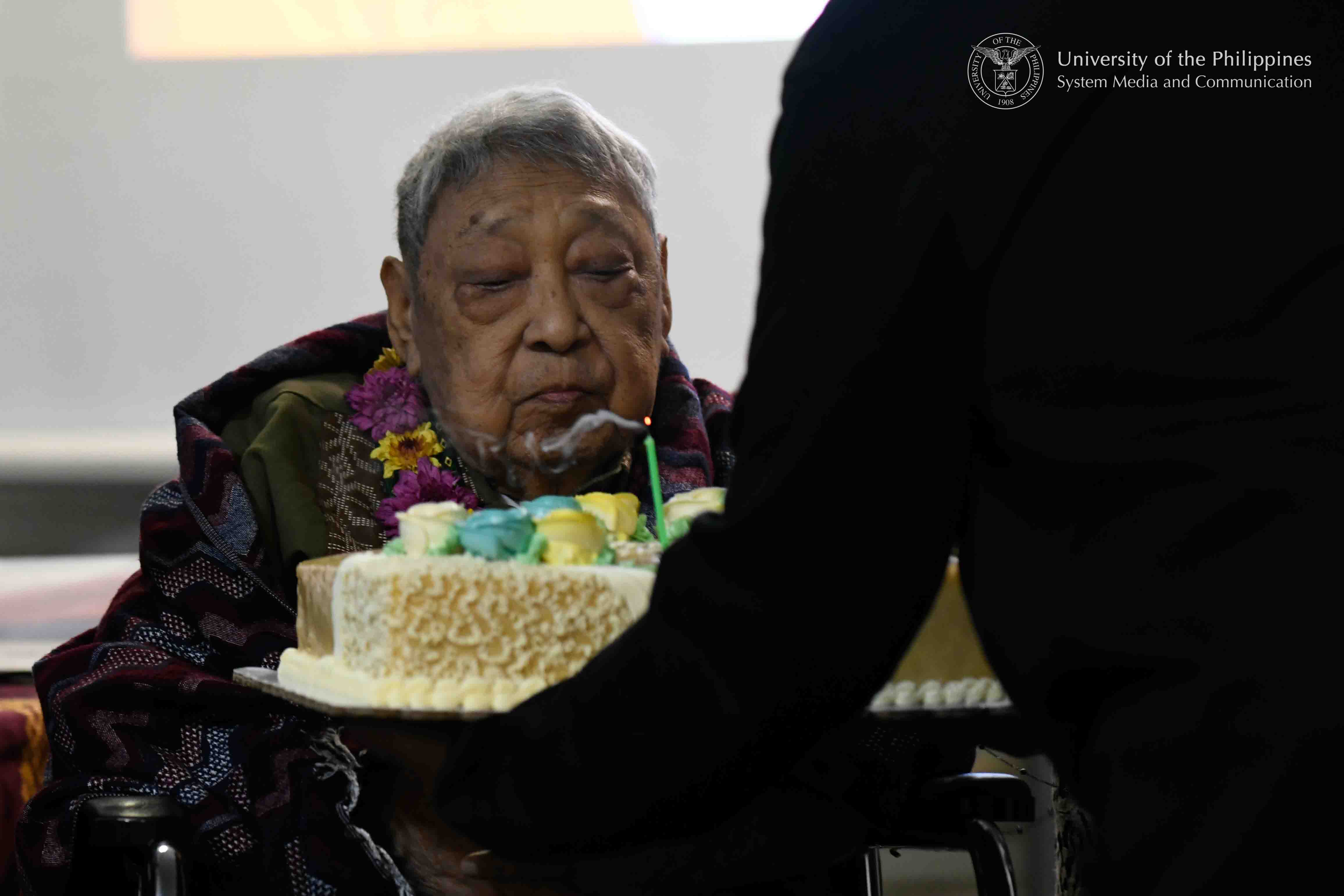 Dr. Prospero Covar celebrates his 92nd birthday with his family, former advisees, and the UP community.
Photo by Kevin Roque, UPS-MCO.