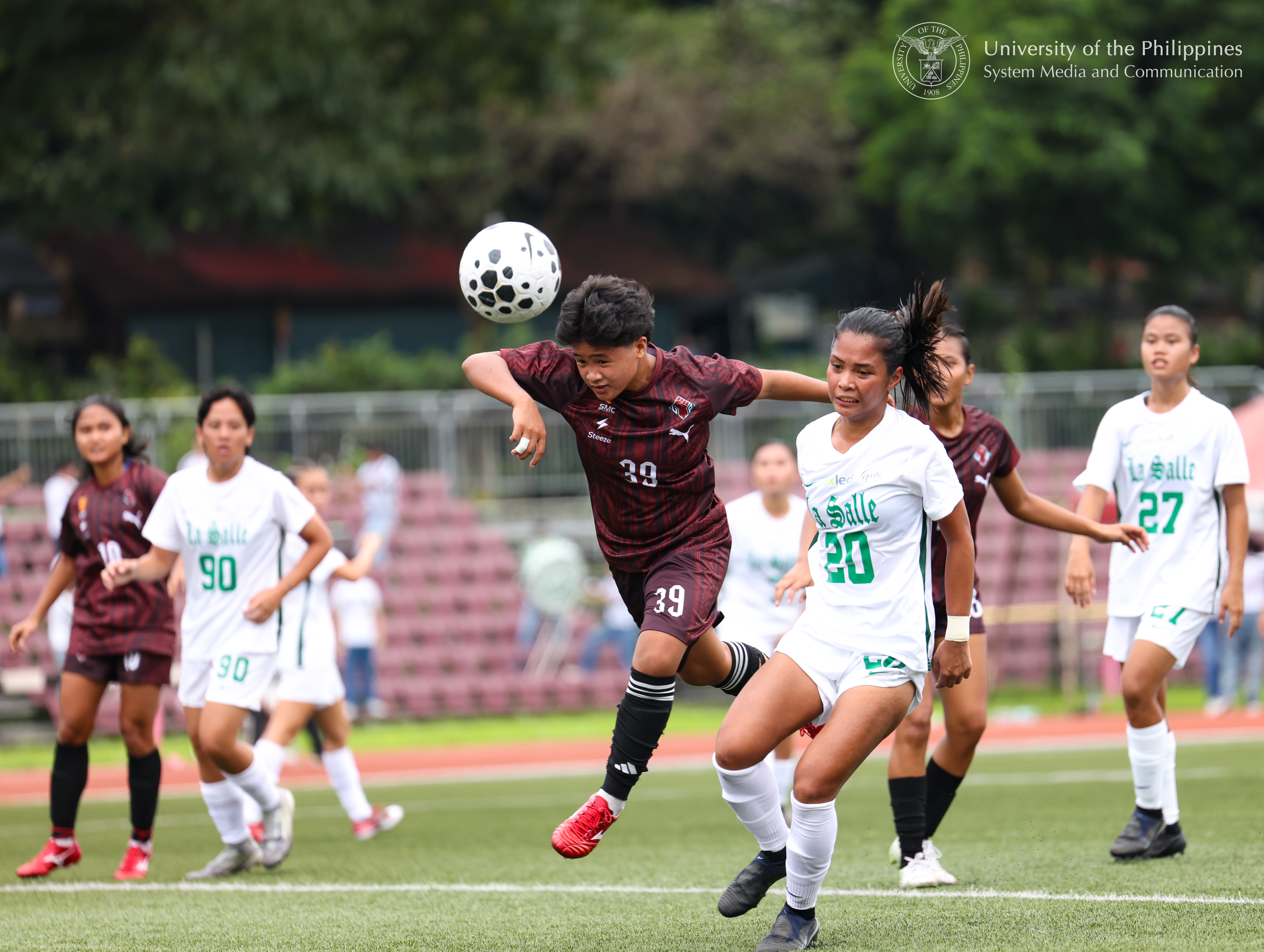 UP’s Rajah Garrido hits a header.
Photo by Misael Bacani, UPS-MCO.