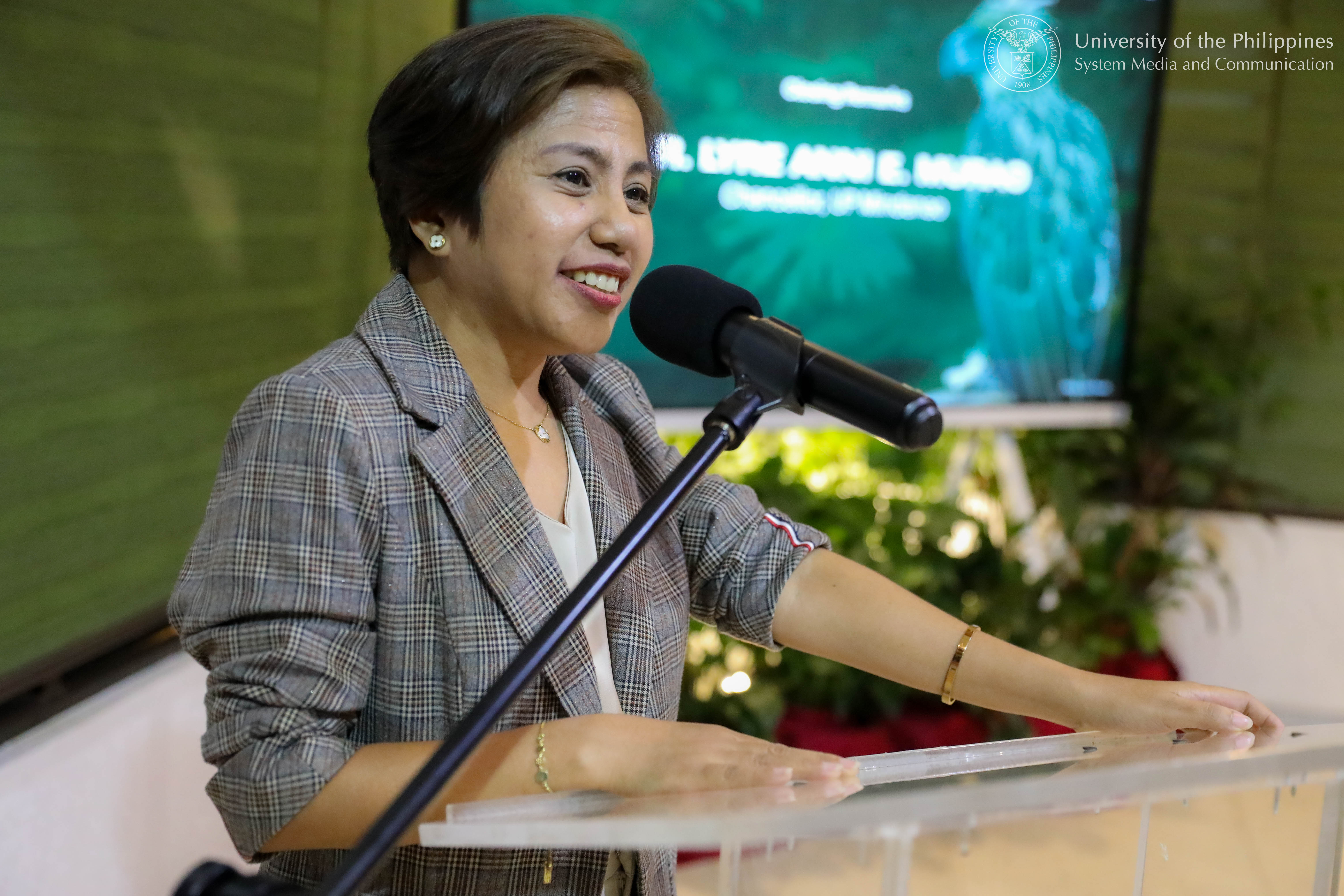 UP Mindanao Chancellor Lyre Anni Murao narrates a brief history of research on the Philippine Eagle, beginning with studies on distinguishing male and female chromosomes in the first decade of 2000, then the development of microsatellite studies, and full mitochondrial DNA analysis. 

Referring to the UP Philippine Genome Center-Philippine Eagle Foundation study, Murao says Philippine scientists and institutions can lead world-class conservation genomics research. “Tatak Pilipino. All Filipino. All-star cast,” she describes it.

Photo by Jonathan Madrid, UPS-MCO.